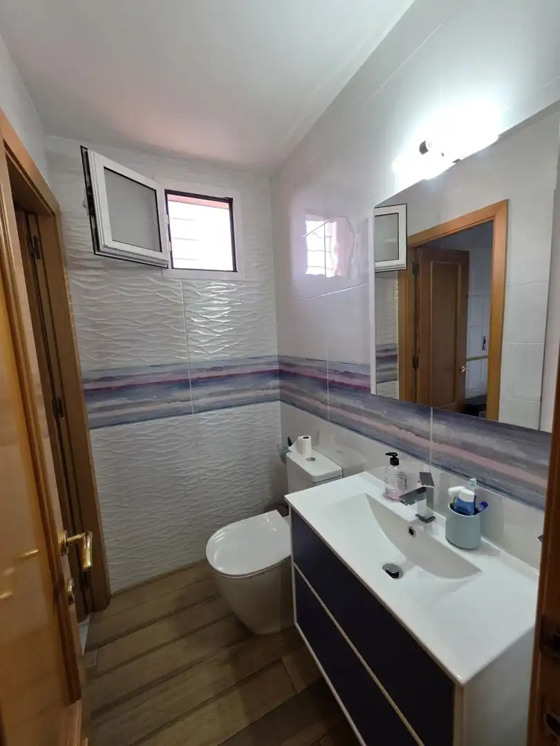 Bany de Àtic en venda en Sevilla amb Aire condicionat, Terrassa i Traster