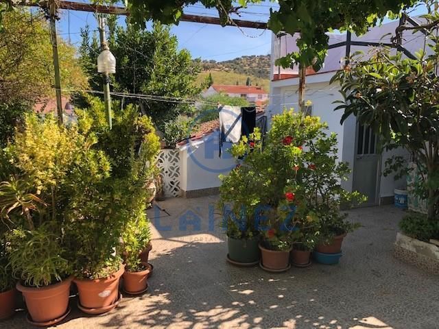Vista exterior de Casa o xalet en venda en Fuente Obejuna amb Jardí privat, Terrassa i Traster