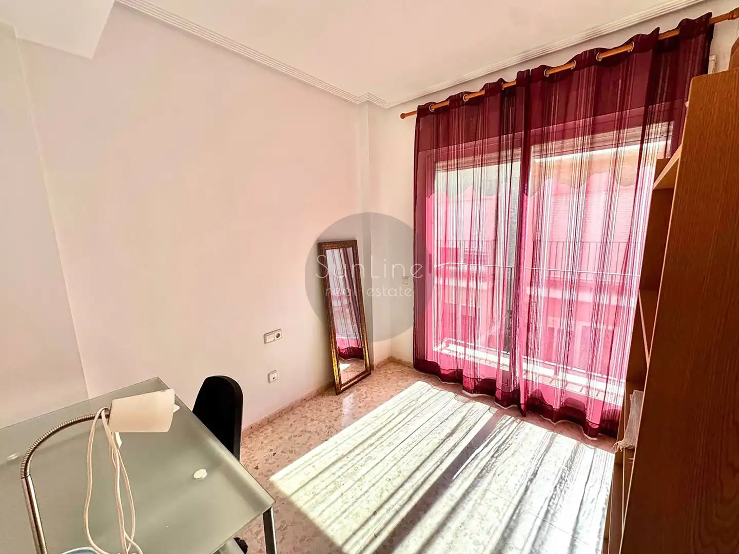 Schlafzimmer von Einfamilien-Reihenhaus zur Miete in Moncada mit Klimaanlage, Privatgarten und Terrasse