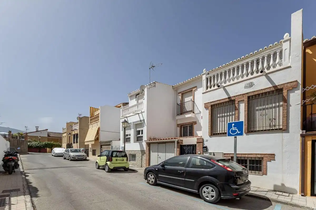 Vista exterior de Casa adosada en venta en Huétor Vega con Terraza