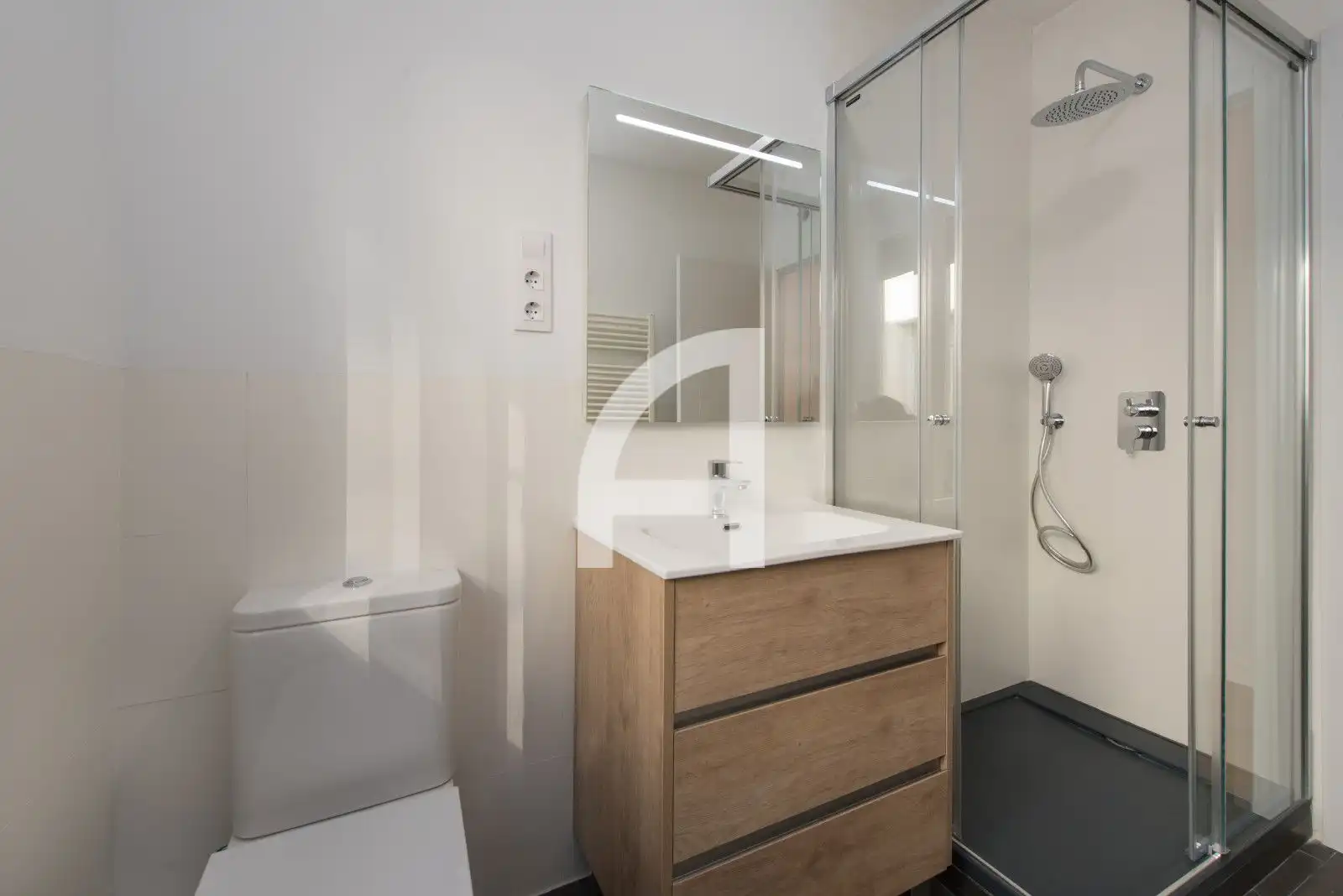 Bathroom of Attic for rent in Madrid  with Air Conditioner, Heating and Terrace