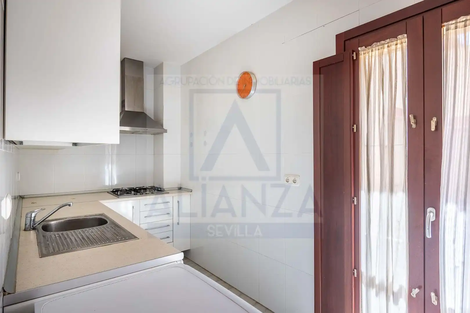 Küche von Maisonette zum Verkauf in Gines mit Klimaanlage, Terrasse und Abstellraum