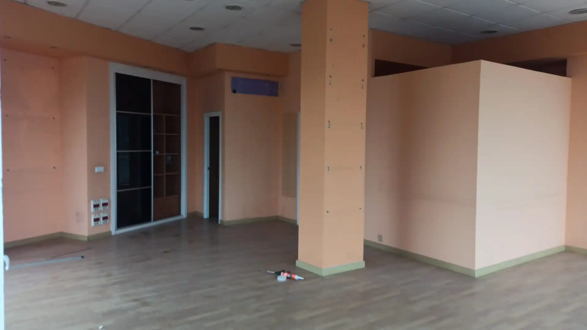 Local de alquiler en Sevilla con Aire acondicionado, Parquet y Alarma