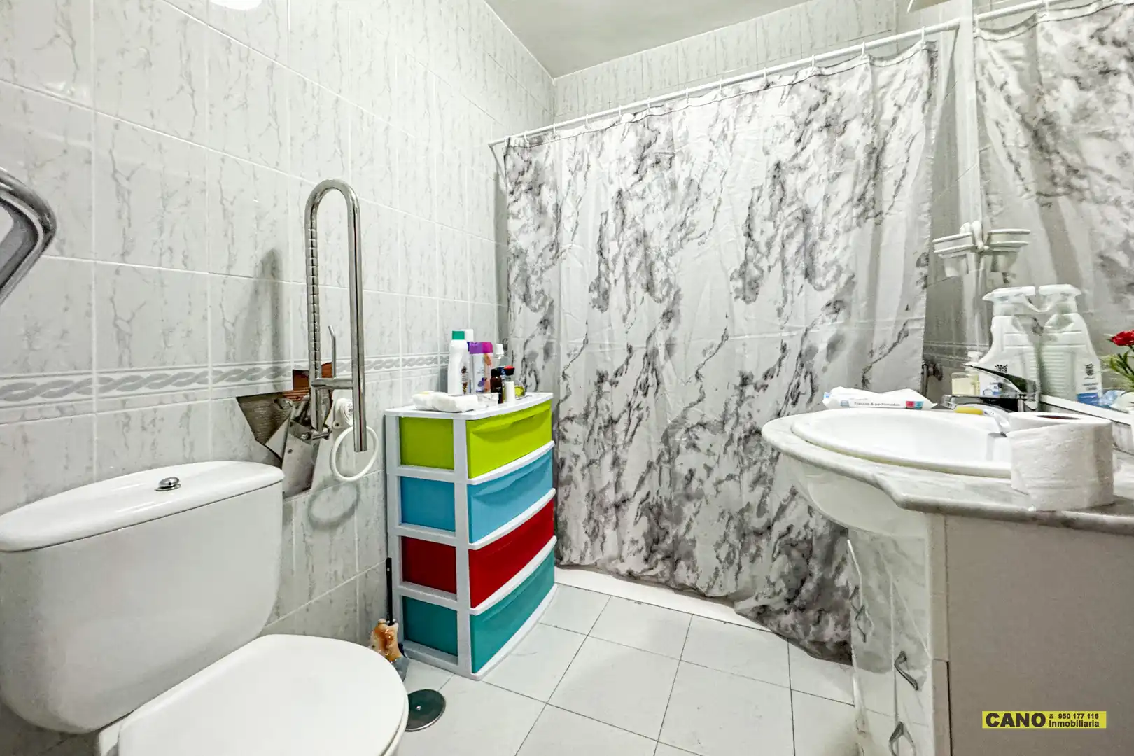 Baño de Piso en venta en Almería con Terraza y Trastero