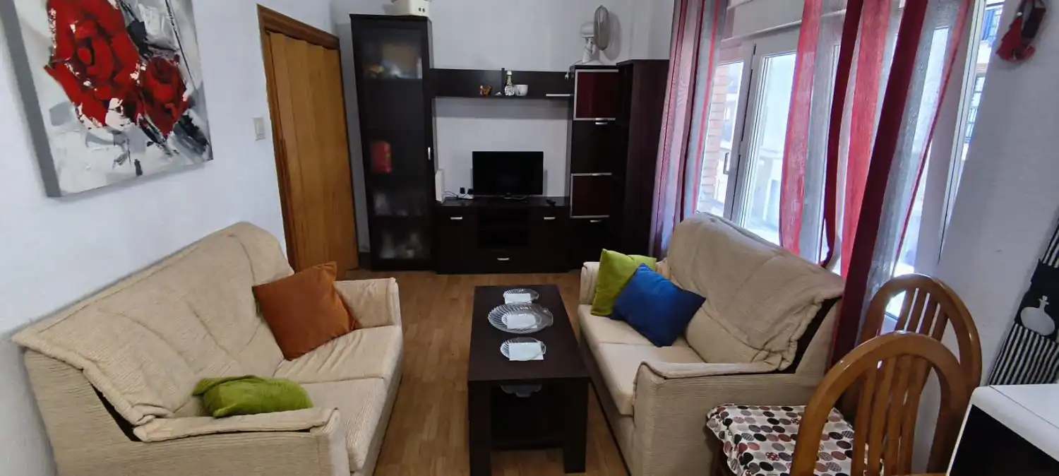 Sala de estar de Piso en venta en Oviedo  con Calefacción, Trastero y Amueblado