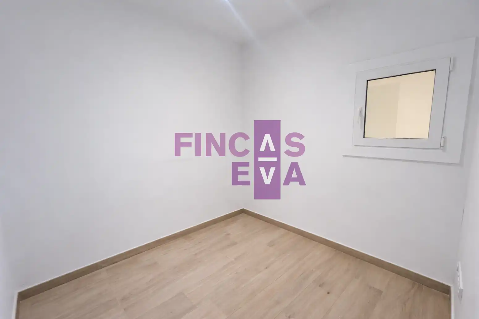 Flat for sale in Barcelona  with Air Conditioner and Heating