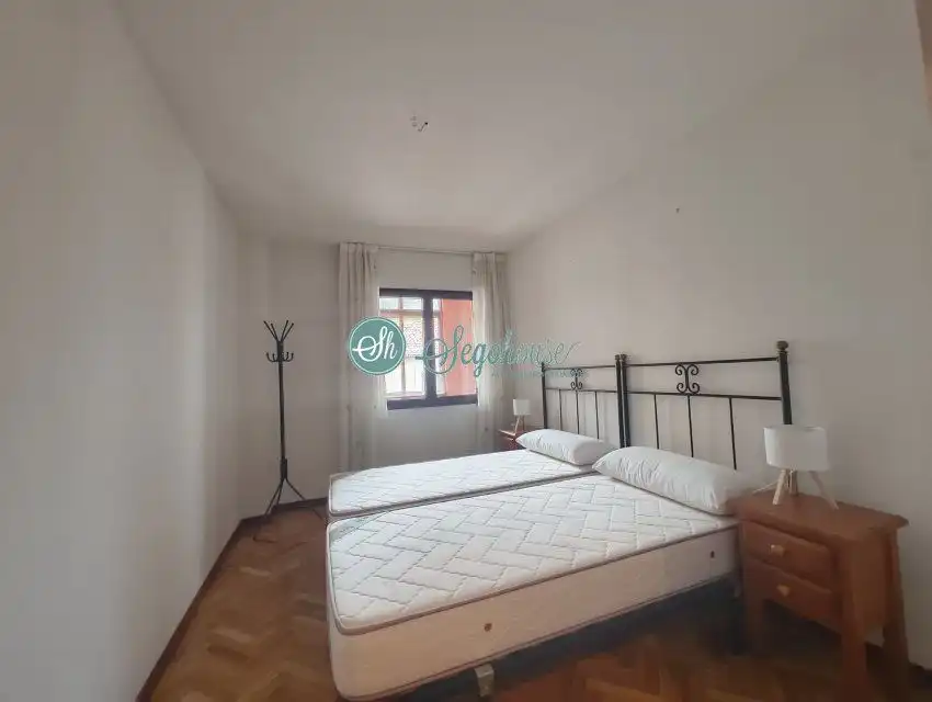 Bedroom of Flat for rent in Segovia  with Heating, Parquet flooring and Terrace