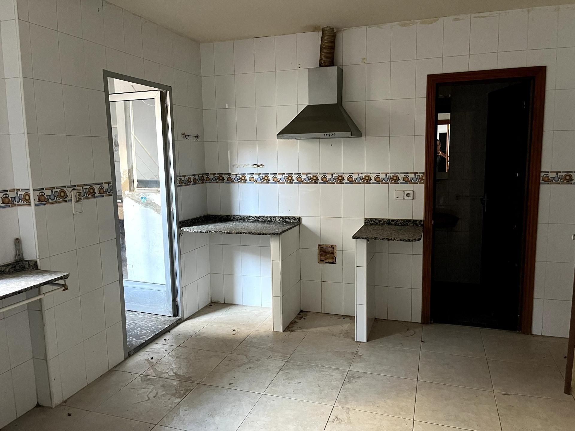Cuina de Casa adosada en venda en Moncada amb Terrassa i Balcó
