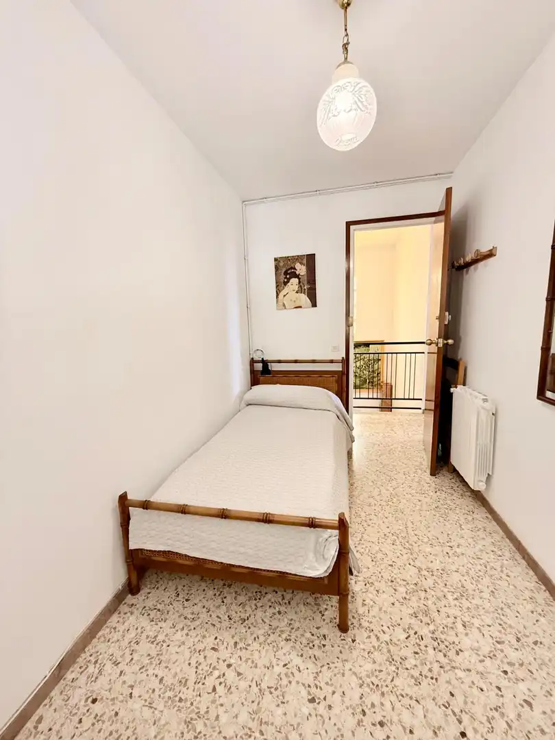 Schlafzimmer von Haus oder Chalet zum Verkauf in Calafell mit Klimaanlage, Heizung und Privatgarten