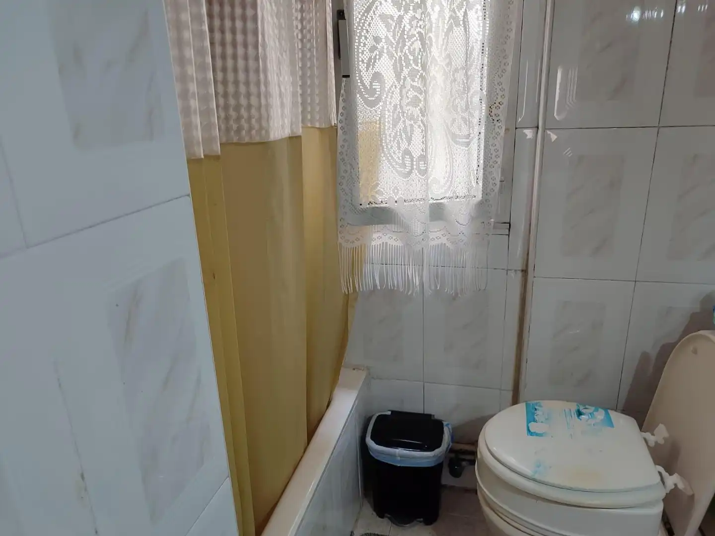 Bany de Pis en venda en Oviedo  amb Calefacció