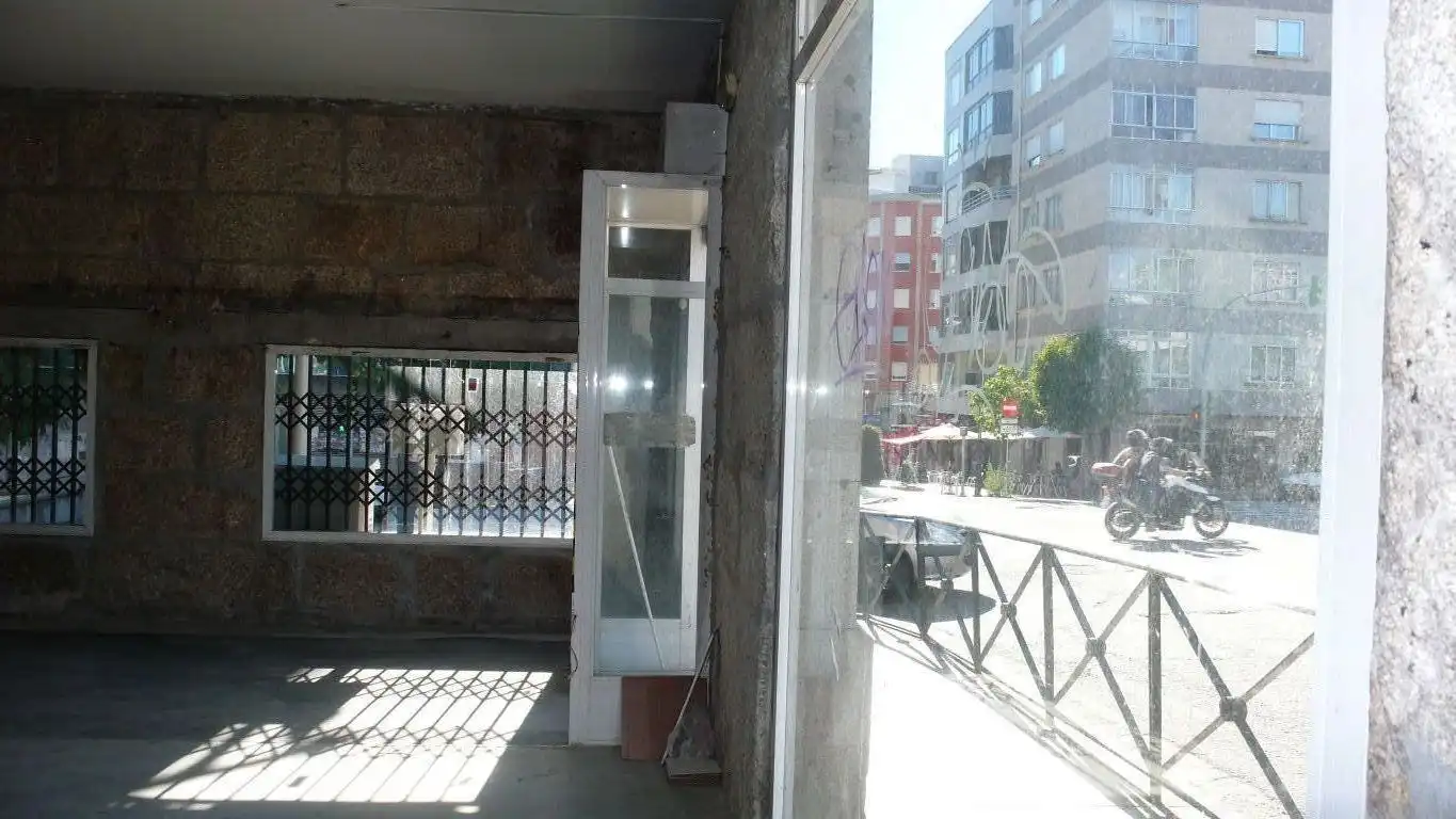 Vista exterior de Local en venda en Vigo 