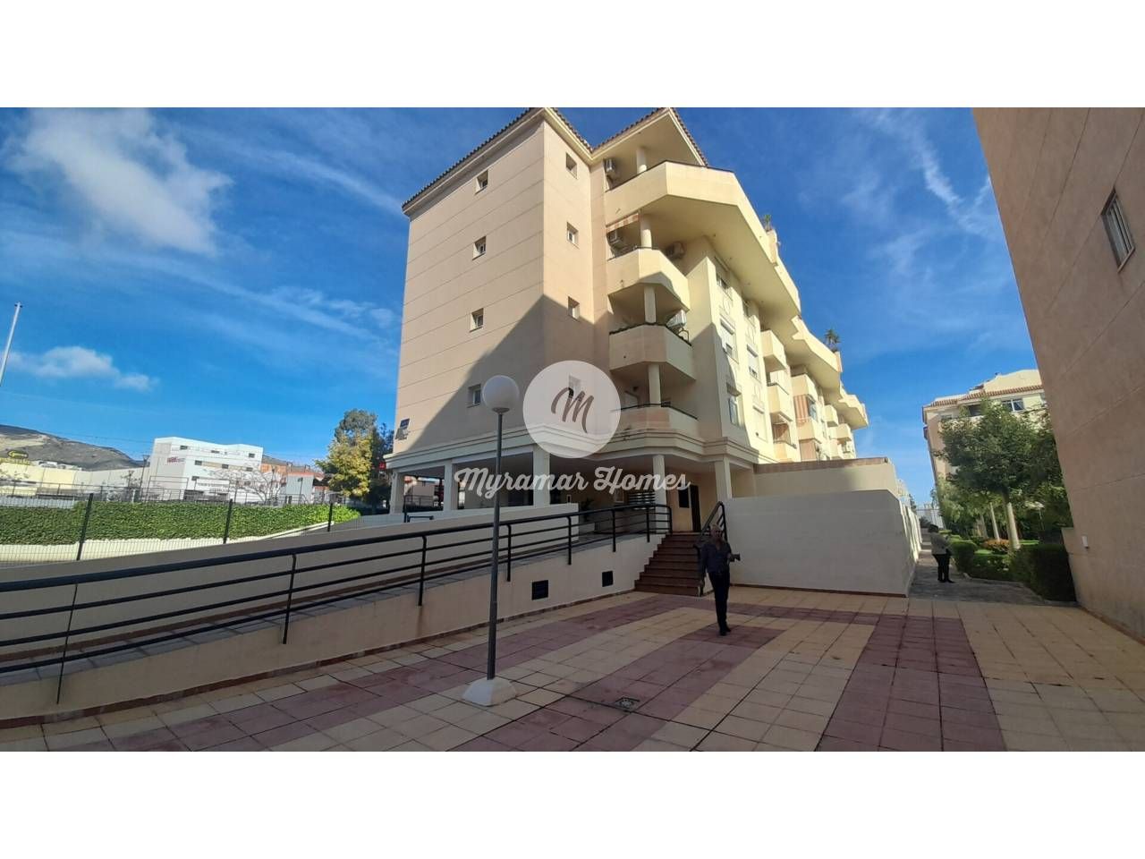 Vista exterior de Pis en venda en Torremolinos amb Aire condicionat, Calefacció i Jardí privat