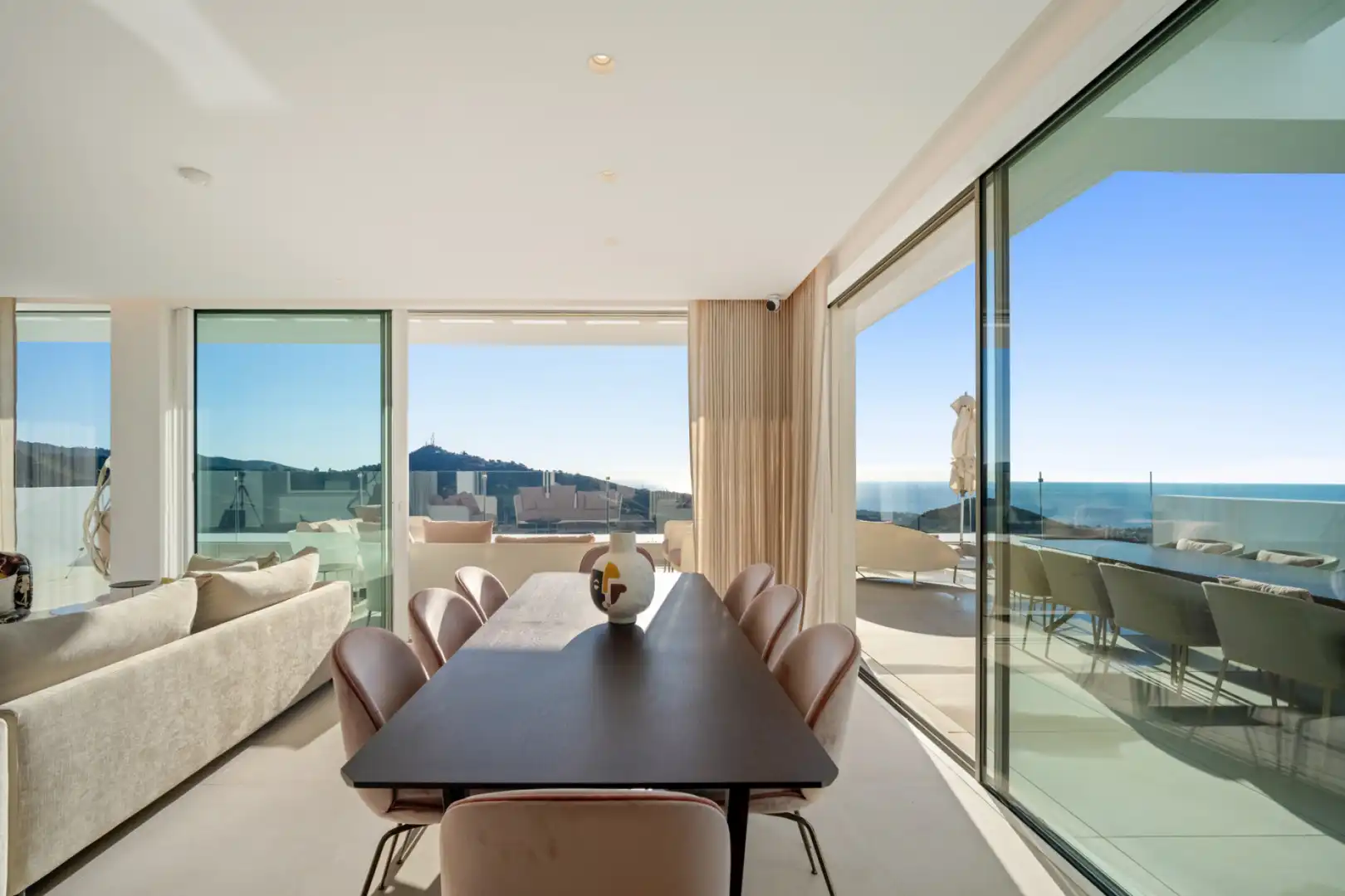 Comedor de Ático en venta en Marbella con Aire acondicionado, Terraza y Trastero