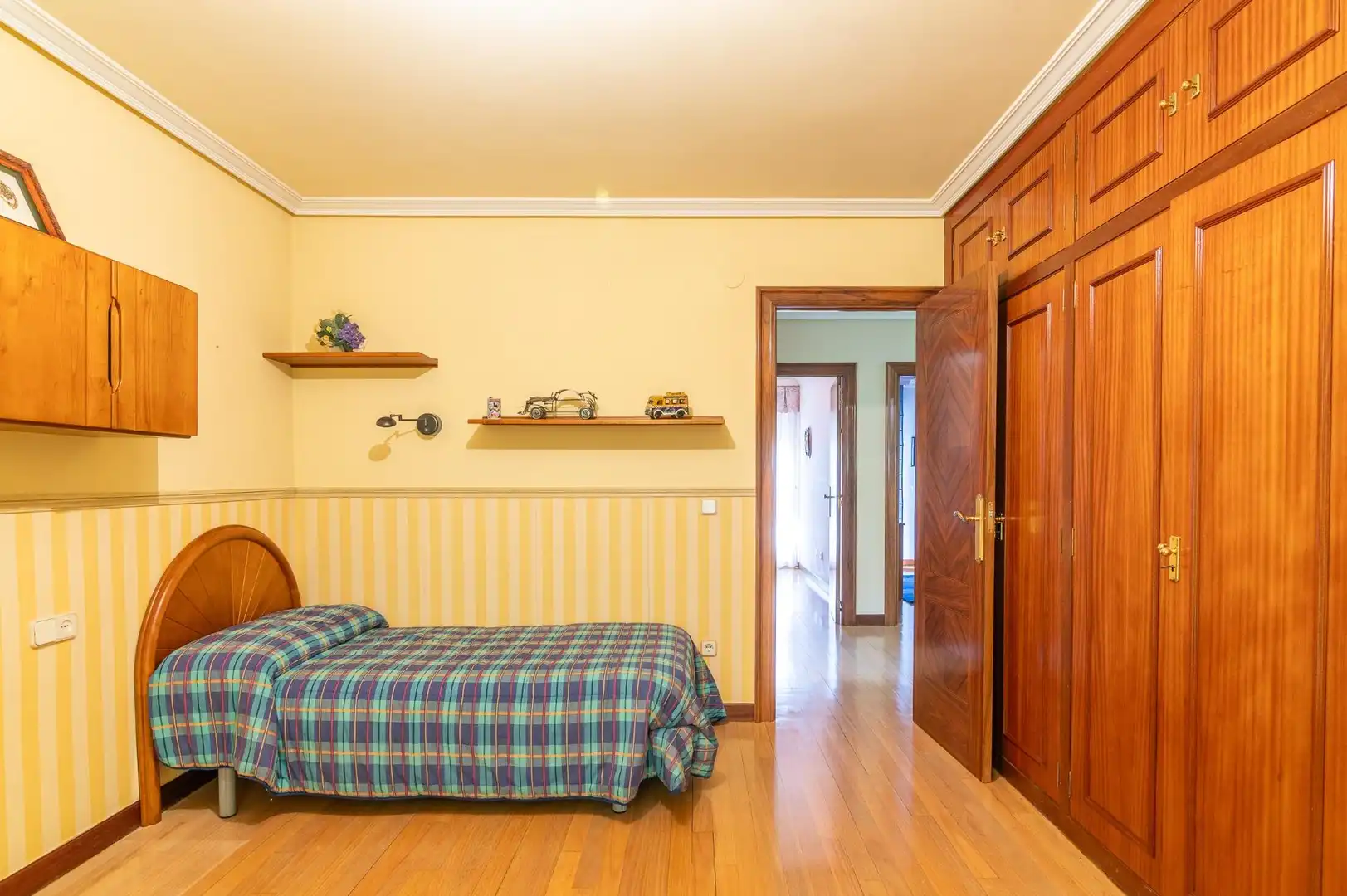 Schlafzimmer von Einfamilien-Reihenhaus zum Verkauf in Valle de Egüés / Eguesibar mit Klimaanlage, Heizung und Privatgarten