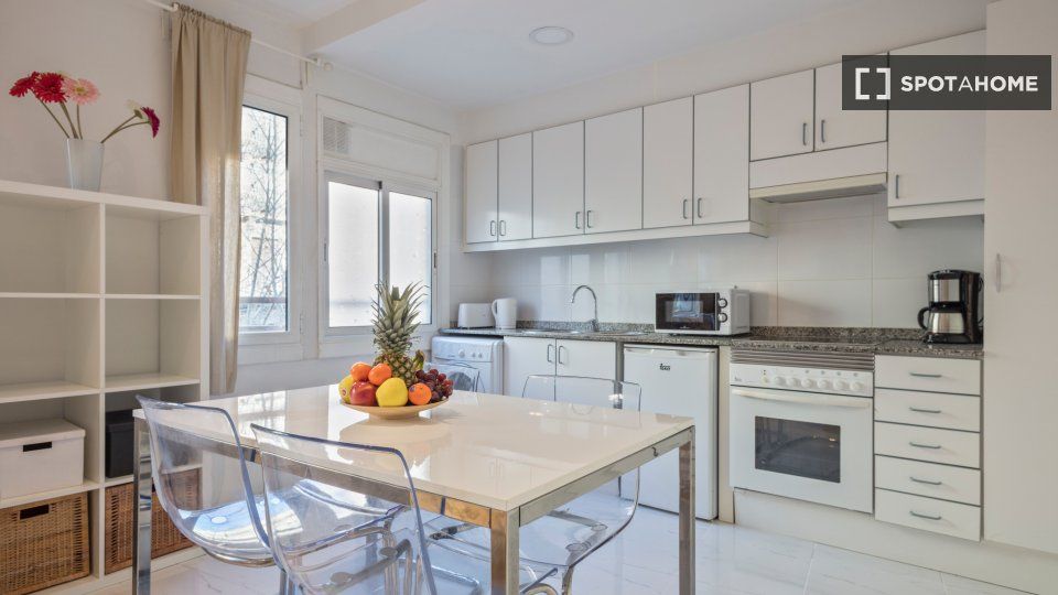 Cocina de Piso de alquiler en  Barcelona Capital con Aire acondicionado, Calefacción y Amueblado
