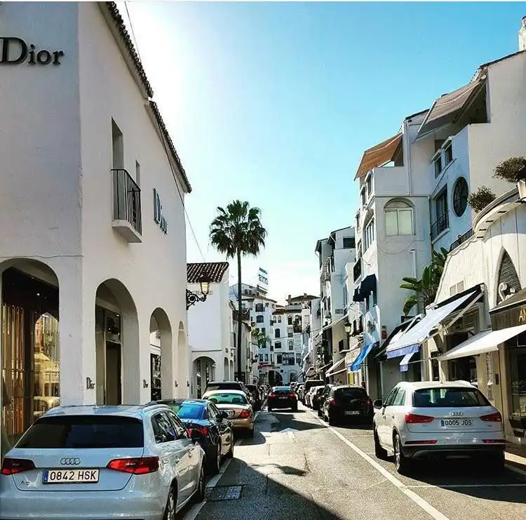 Außenansicht von Geschaftsraum zur Miete in Marbella mit Klimaanlage
