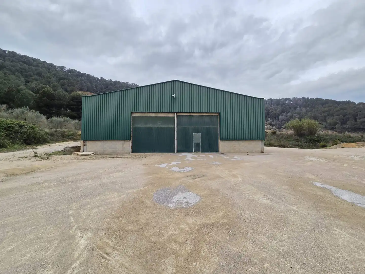 Vista exterior de Nave industrial en venta en Salem