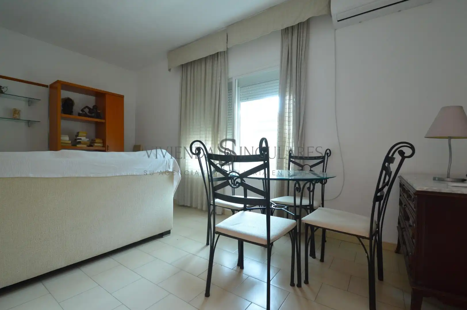 Bedroom of Detached homes for sale in Sevilla  with Air Conditioner, Private garden and Terrace
