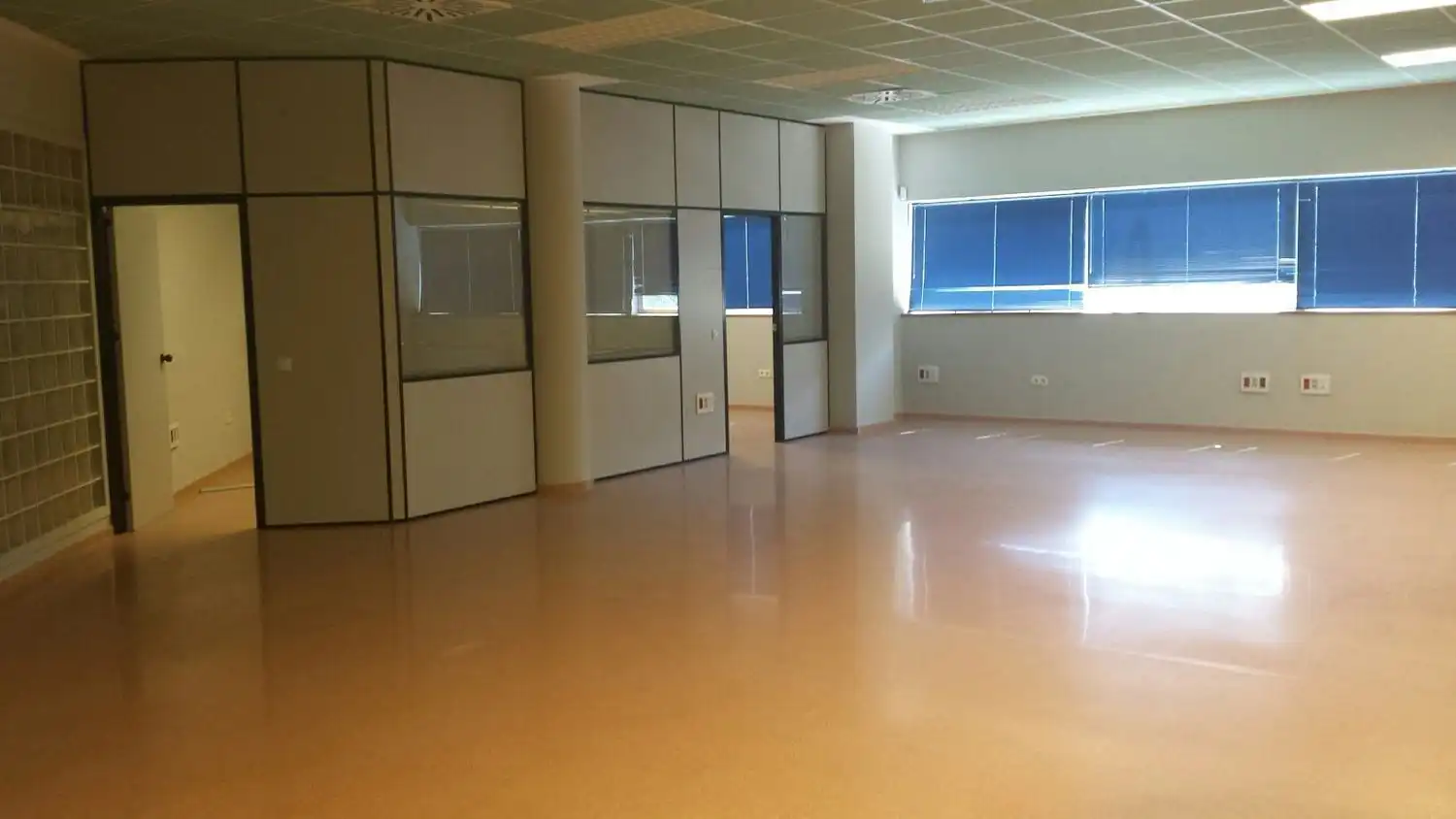 OFICINA DISPONIBLE EN ZONA EMPRESARIAL DE SEVILLA ESTE, immagine 4
