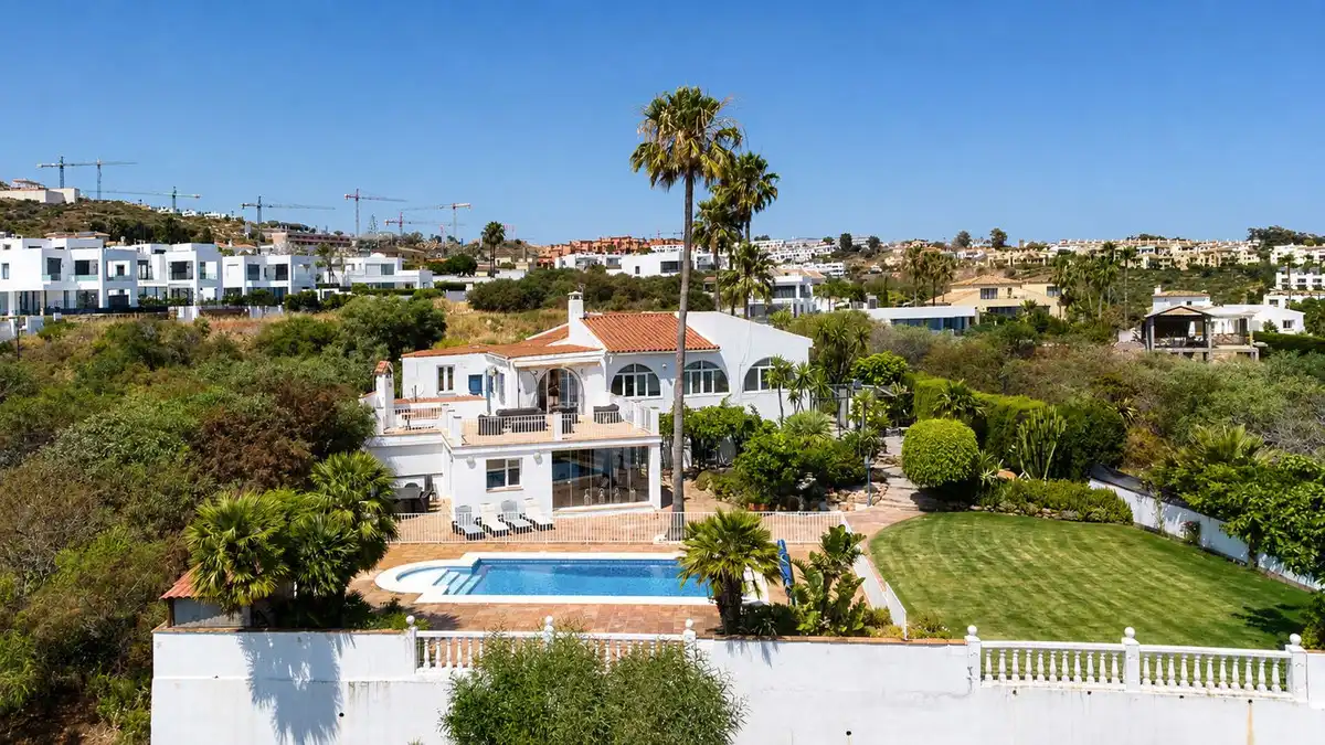 Vista exterior de Casa o chalet en venta en Sotogrande con Aire acondicionado, Jardín privado y Terraza