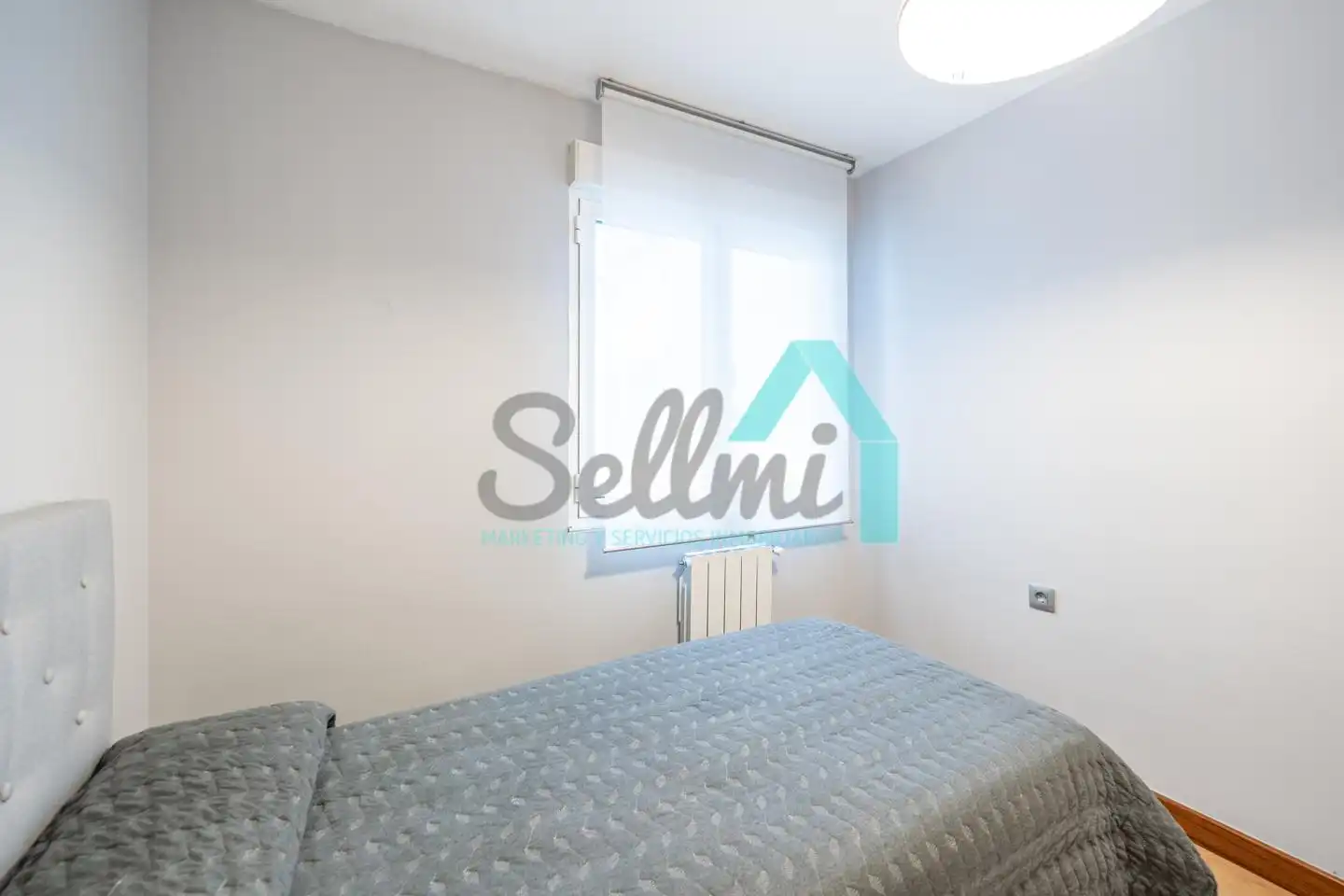 Bedroom of Flat for rent in Gijón   with Heating, Terrace and Furnished