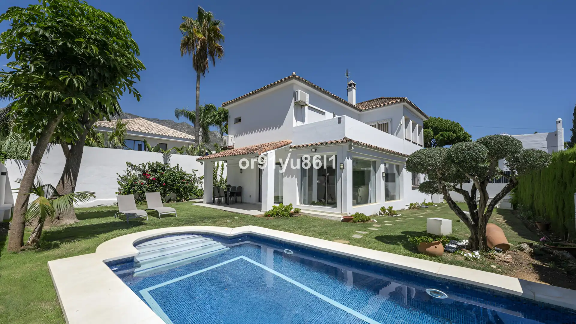 Casa con piscina en venta en Milla de Oro