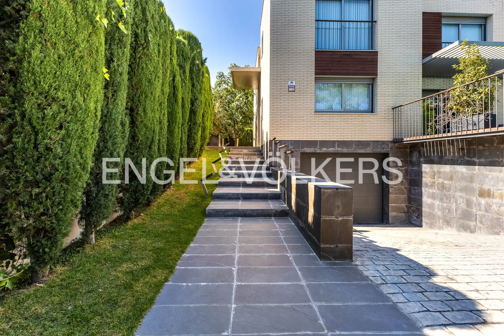 Vista exterior de Casa o xalet en venda en Vilassar de Dalt amb Aire condicionat, Calefacció i Jardí privat