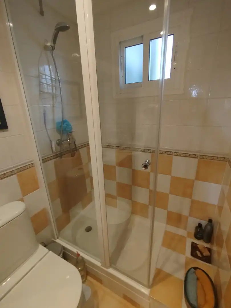 Badezimmer von Wohnung zum Verkauf in Móstoles mit Klimaanlage, Heizung und Privatgarten
