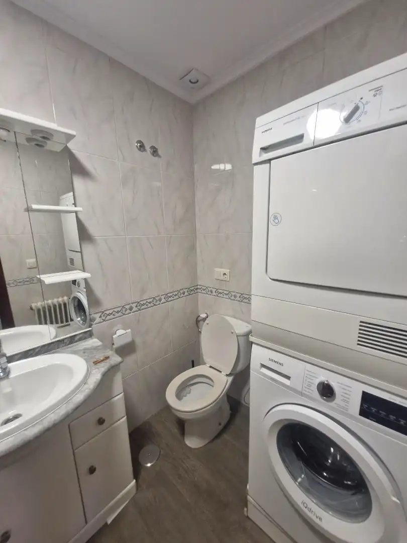 Bany de Pis de lloguer en Barbadás amb Calefacció, Parquet i Moblat