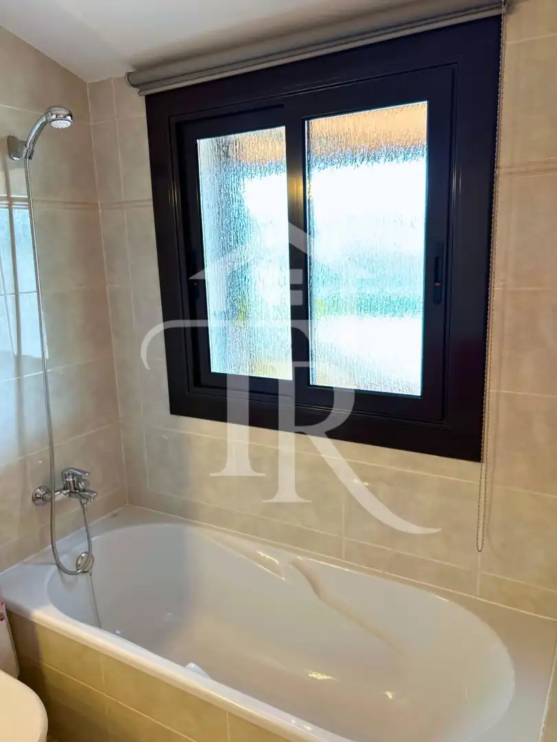 Badezimmer von Dachboden zum Verkauf in Rubí mit Klimaanlage, Heizung und Terrasse