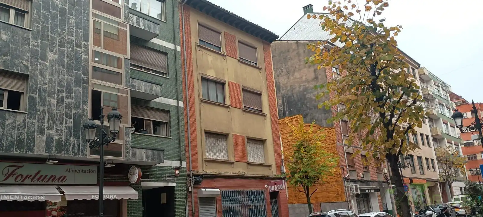 Vista exterior de Edificio en venta en Oviedo 