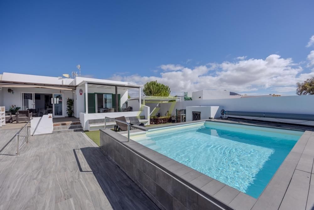 Swimming pool of House or chalet for sale in Yaiza  with Terrace and Internet