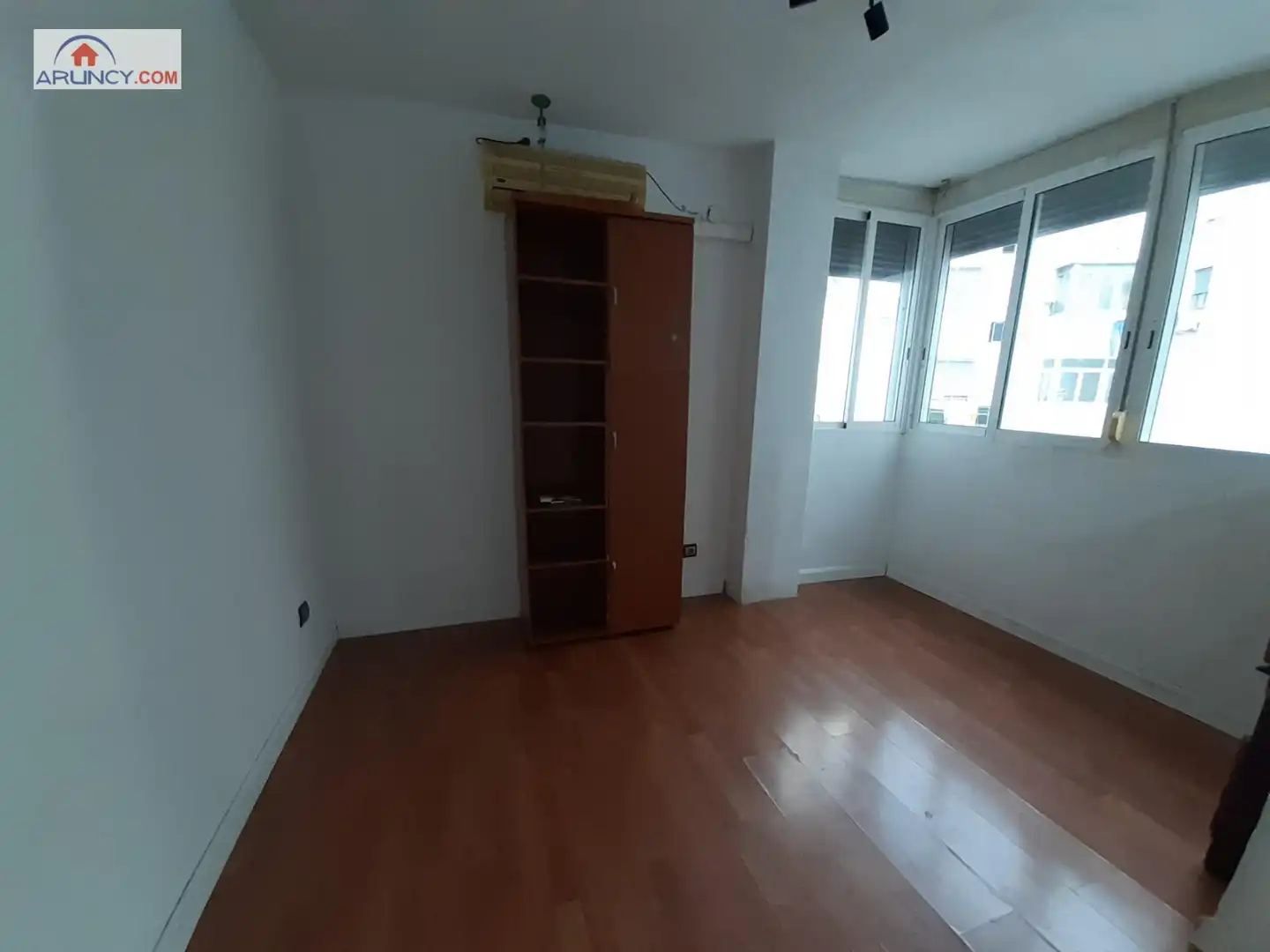 Habitación de Piso en venta en Sevilla con Aire acondicionado y Piscina comunitaria