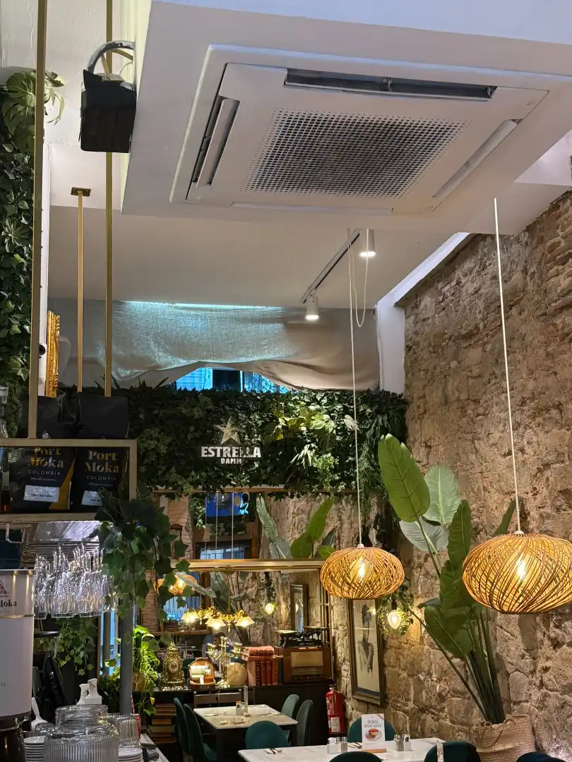 Business premises for transfer in Ciutat Vella, imagen 14