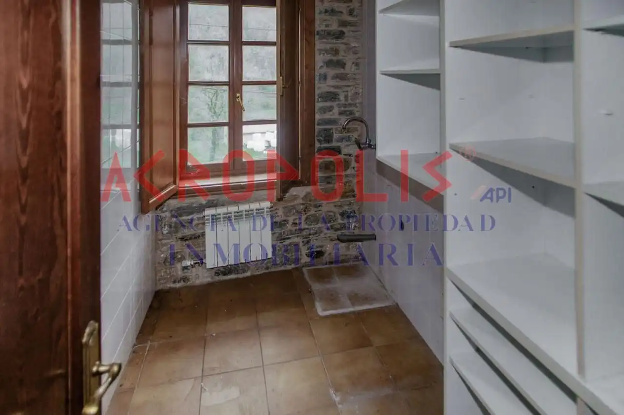 Küche von Wohnung zum Verkauf in Vega de Valcarce mit Heizung