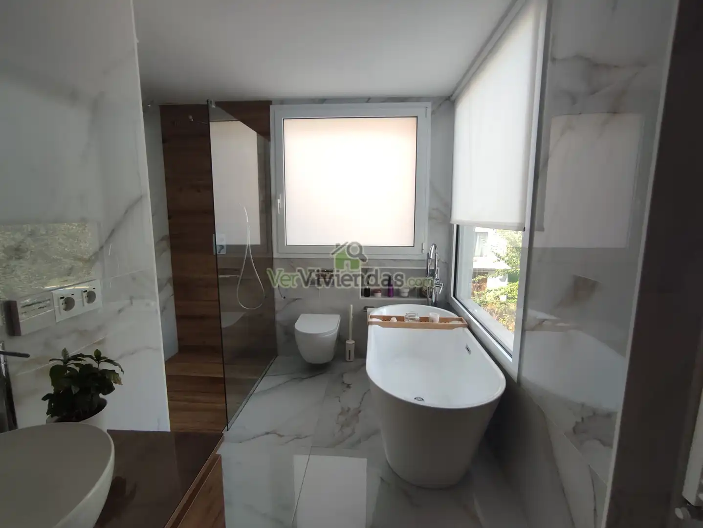 Bathroom of Houses for sale in Vallirana, Barcelona