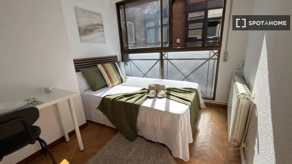 Habitación de Piso de alquiler en Madrid con Aire acondicionado, Calefacción y Amueblado