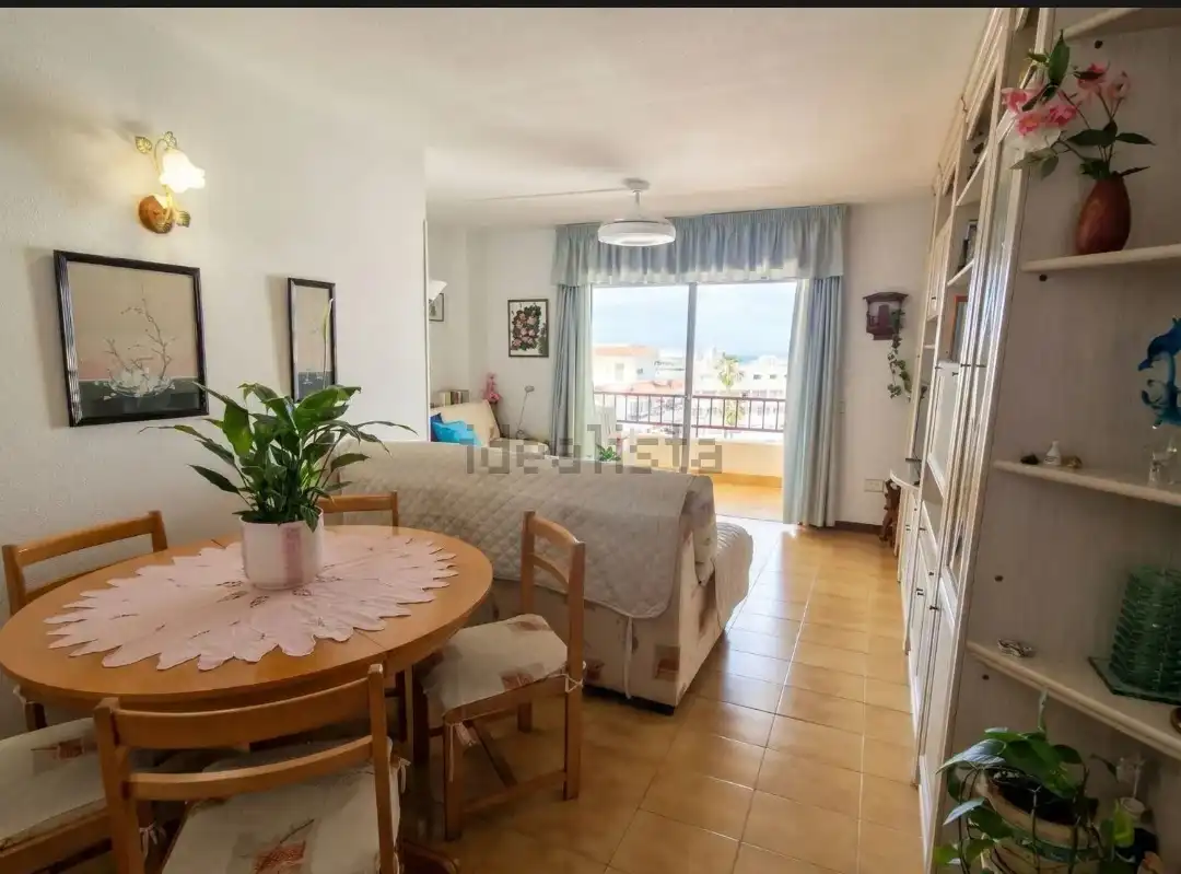 Sala de estar de Piso en venta en Arona con Terraza, Amueblado y Balcón