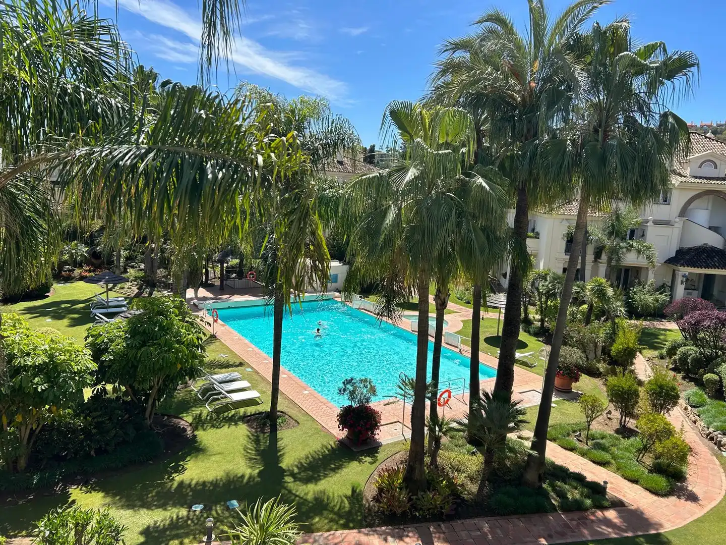 Penthouse with pool for sale in Nueva Andalucía