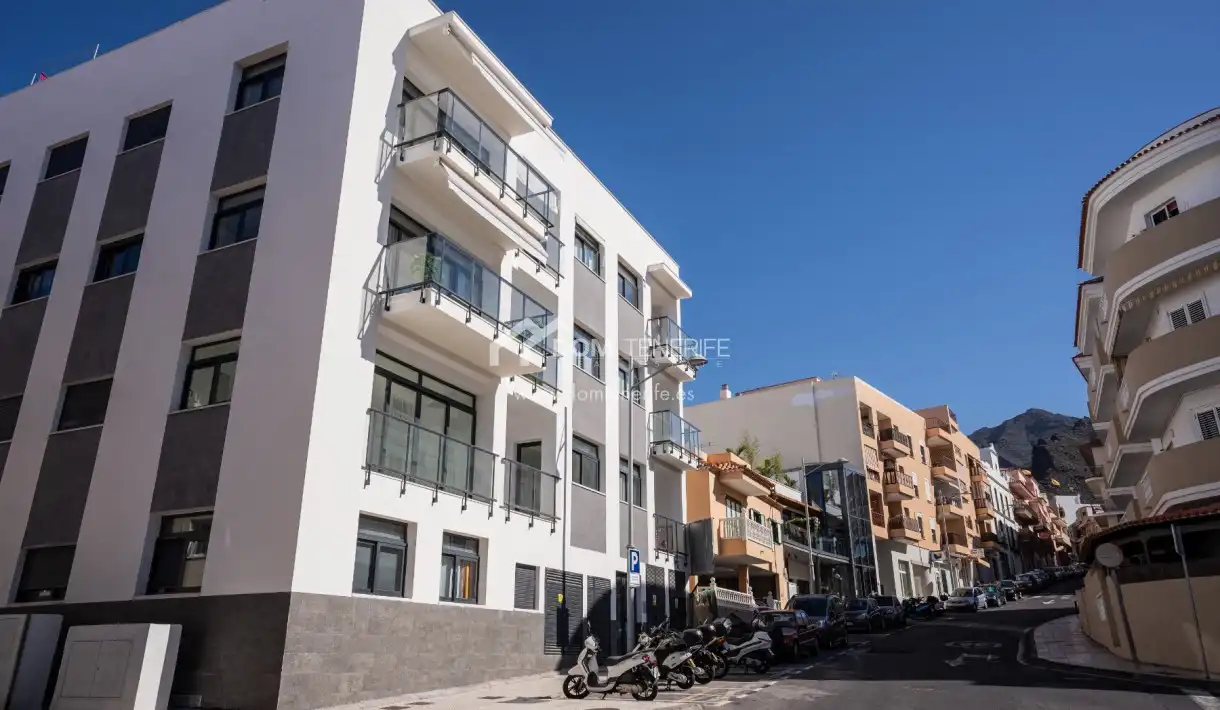 Vista exterior de Piso en venta en Adeje con Terraza, Trastero y Piscina