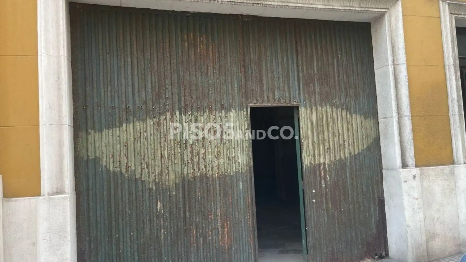 Vista exterior de Local en venta en A Coruña Capital 