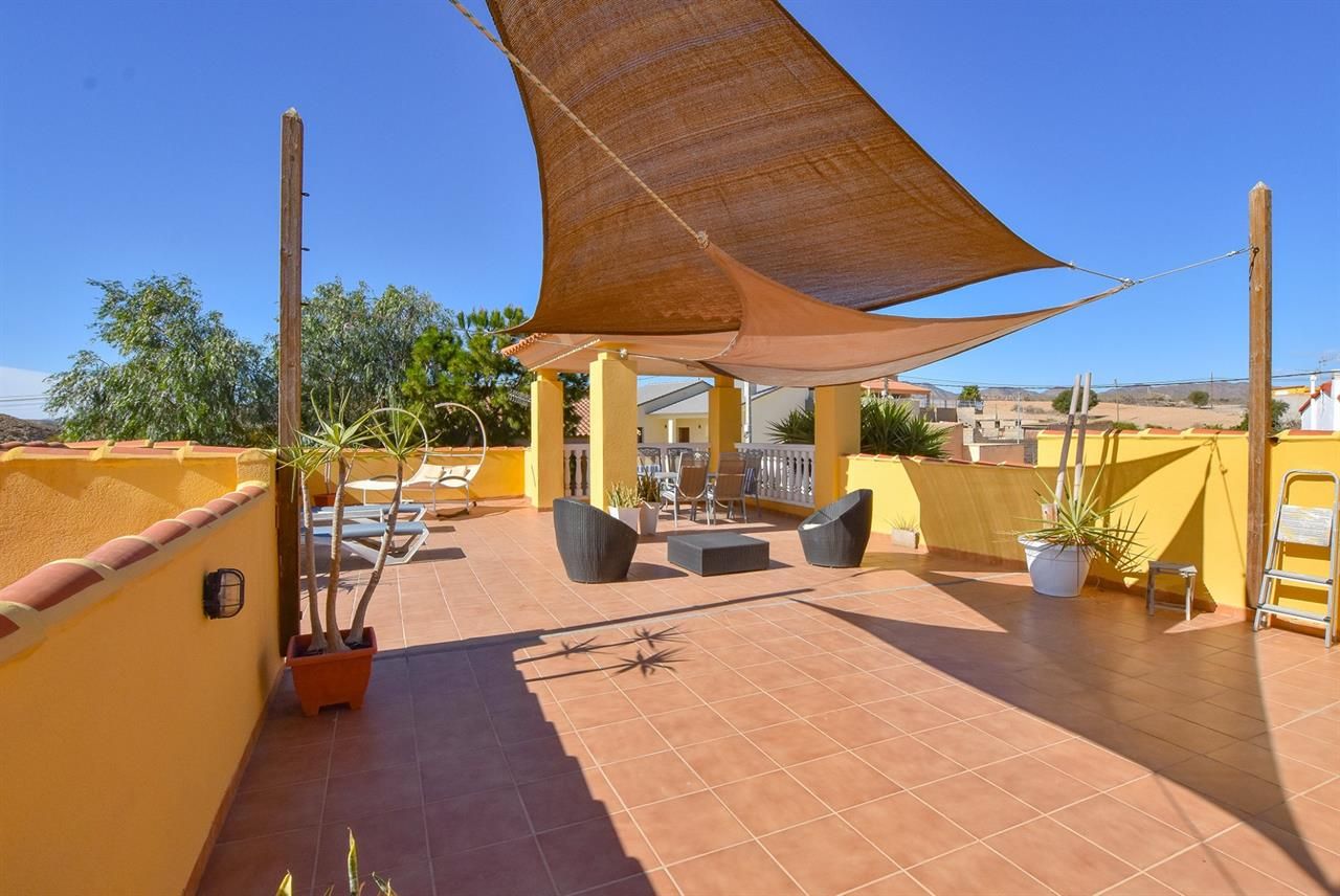Terrassa de Casa o xalet en venda en Cuevas del Almanzora amb Aire condicionat, Jardí privat i Terrassa