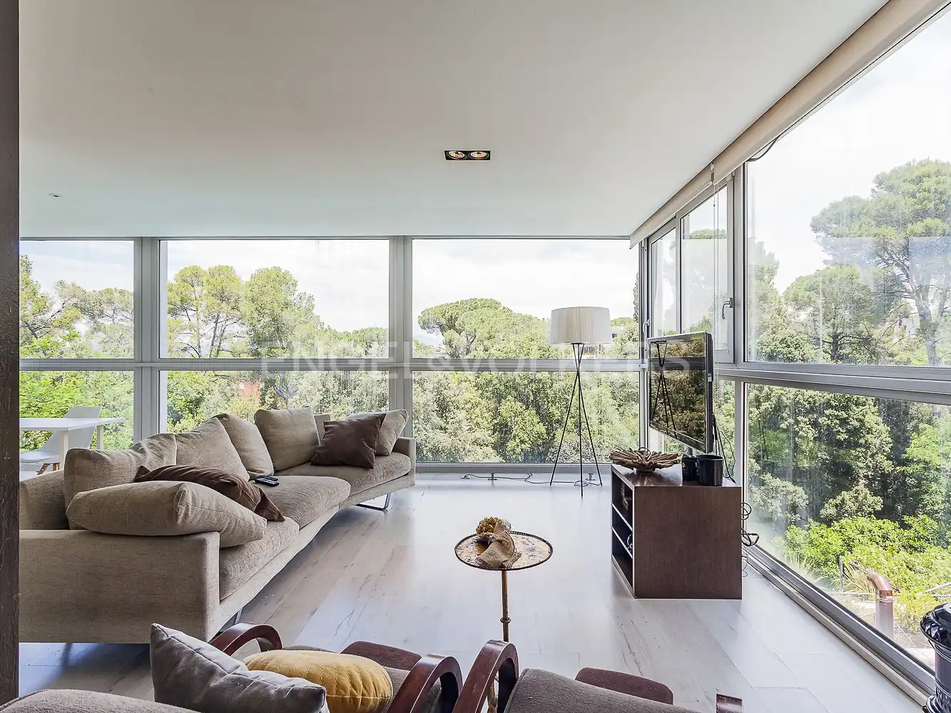 Living room of Houses for sale in Sant Cugat del Vallès  with Air Conditioner, Heating and Private garden