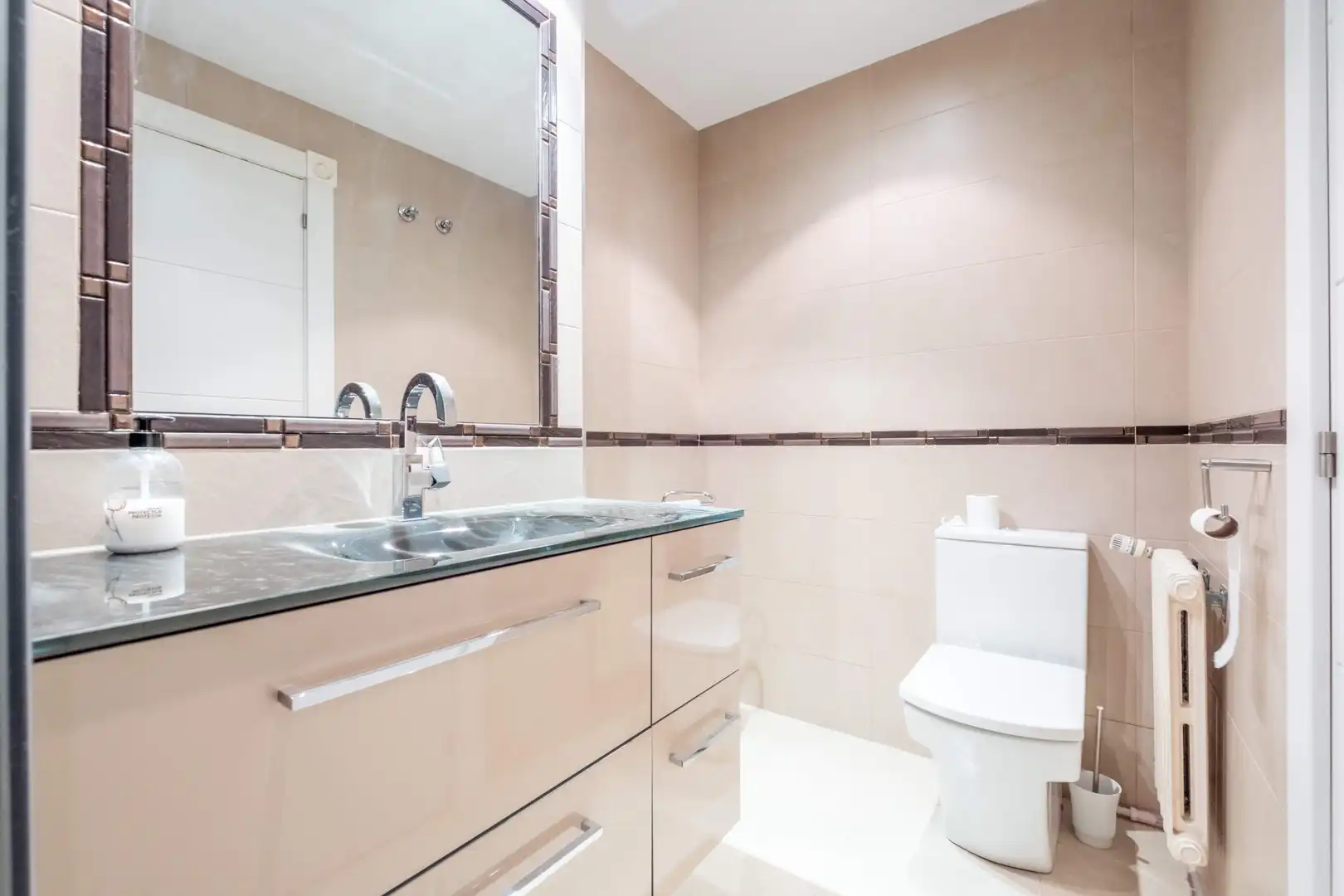 Baño de Piso de alquiler en Zaragoza con Aire acondicionado, Calefacción y Parquet
