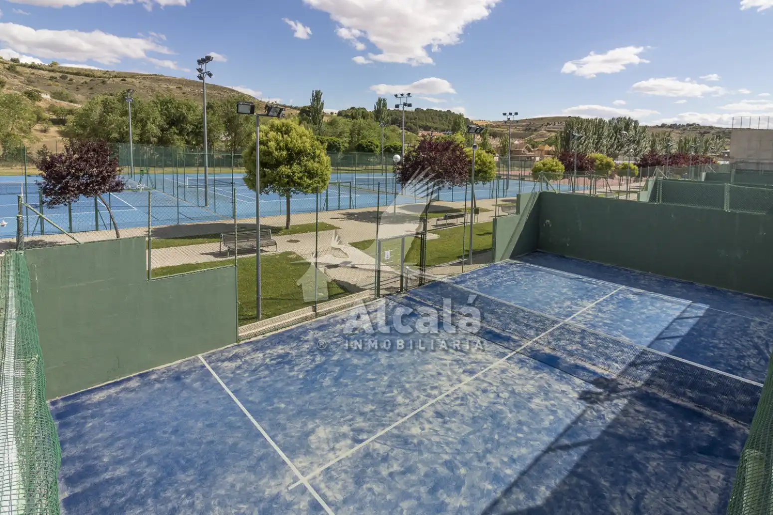 Vista exterior de Casa o xalet en venda en Villalbilla amb Aire condicionat, Calefacció i Jardí privat