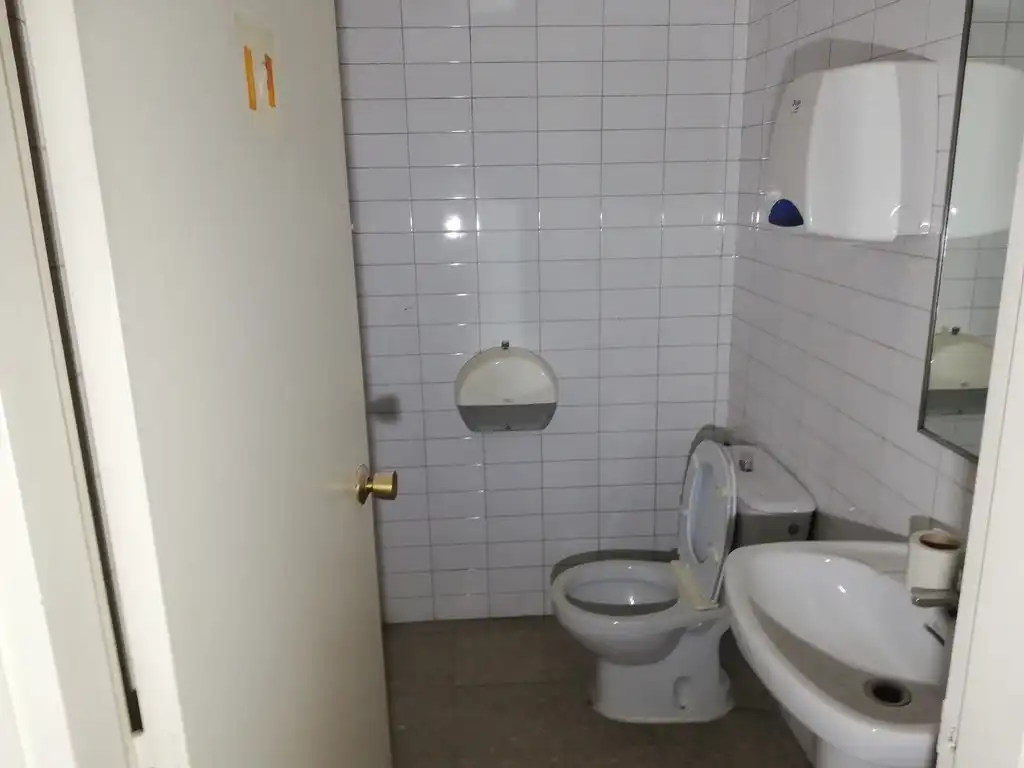 Local de alquiler en C/ Doctor Pi i Molist , El Turó de la Peira
