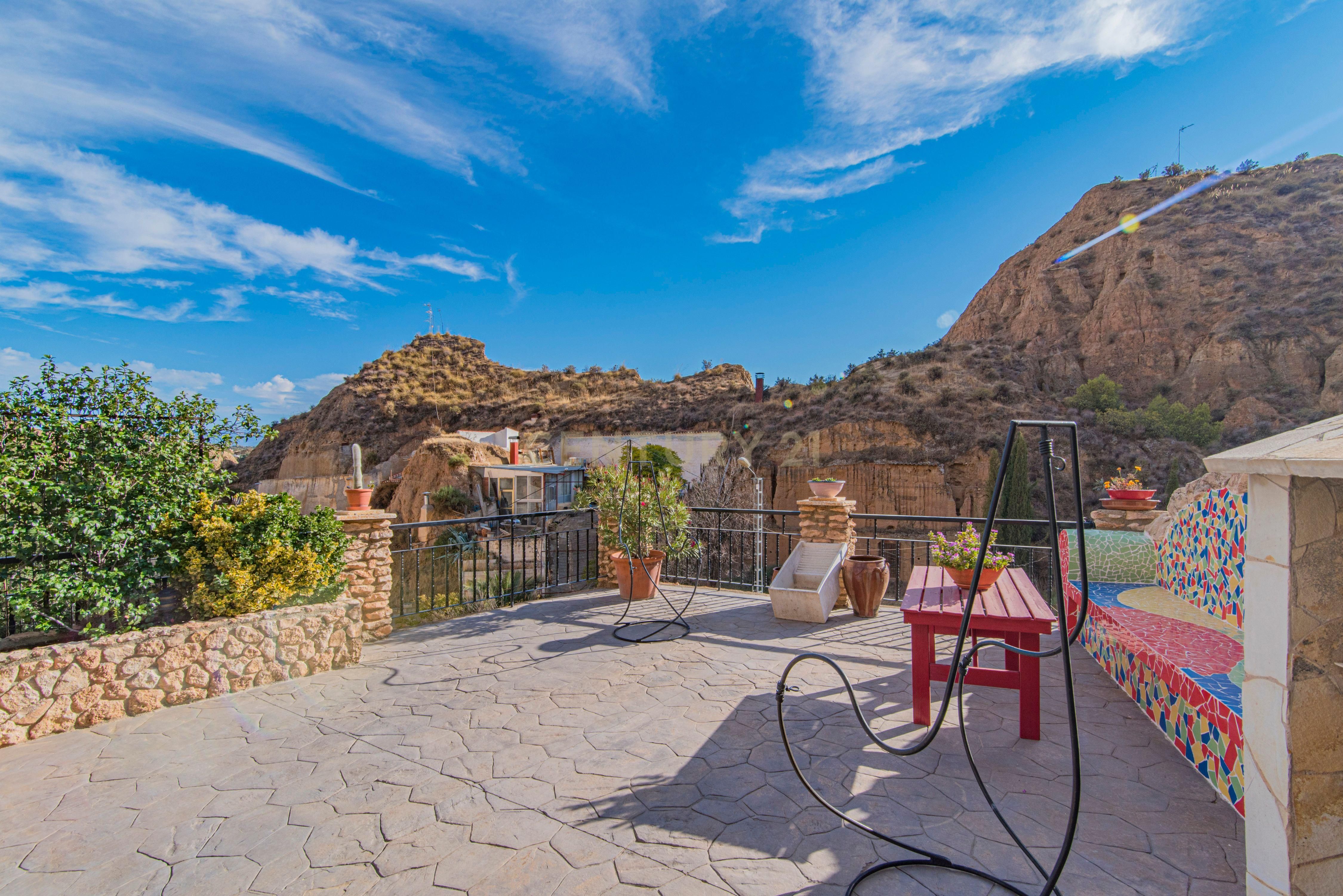 Terrace of House or chalet for sale in Guadix  with Storage room, Oven and Balcony