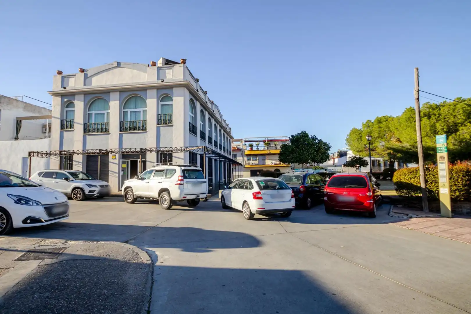 Vista exterior de Edificio en venta en Mairena del Aljarafe