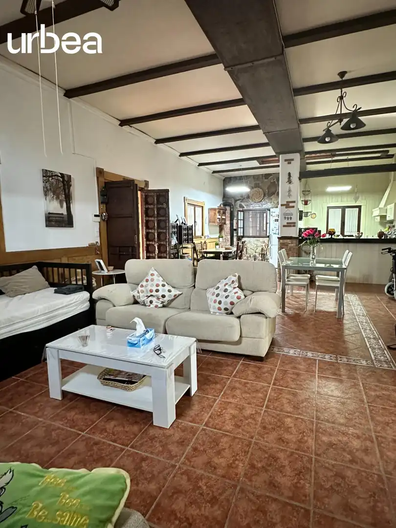 Sala d'estar de Finca rústica en venda en Pizarra amb Aire condicionat, Calefacció i Jardí privat