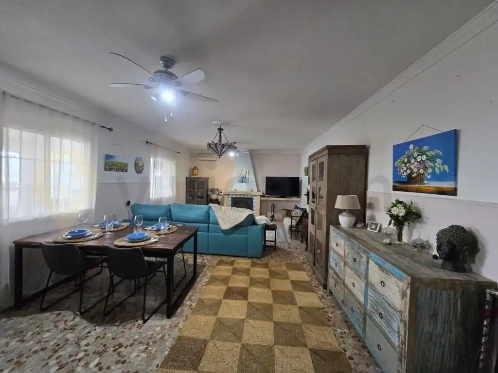 Sala d'estar de Casa o xalet en venda en Chiclana de la Frontera amb Aire condicionat, Jardí privat i Terrassa